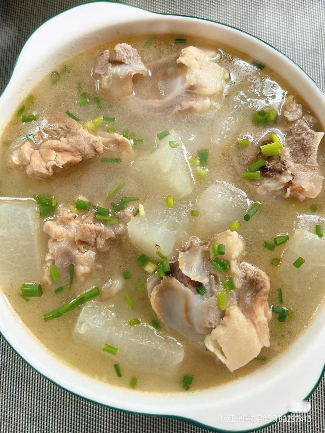 冬瓜大骨汤：一锅暖心又养生的“冬日神器”！简单到让你秒会的家常汤

今天我要和大