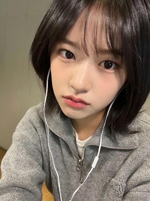 有线耳机爆火原因有线耳机的优势小宇还是门清的：不用充电，即插即用，几乎无延迟，相