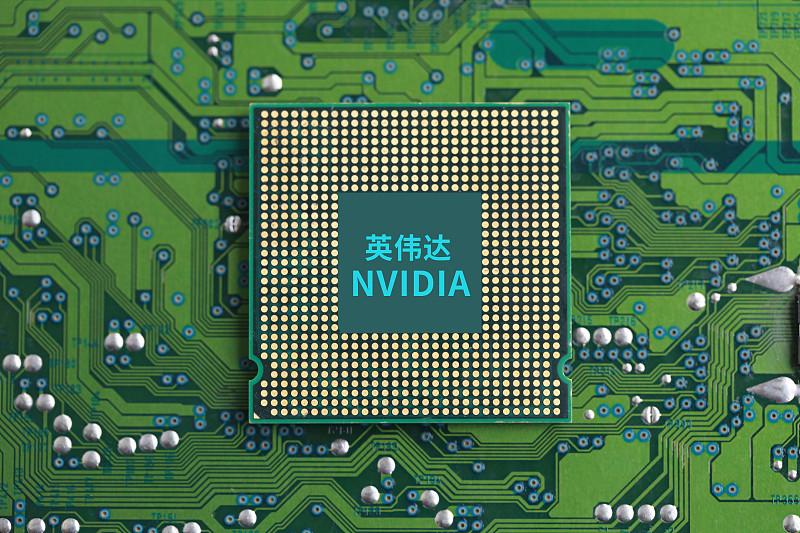 英伟达对全球科技产业的影响真的是根本性的，完全是AI时代绕不开的算力底座。
20