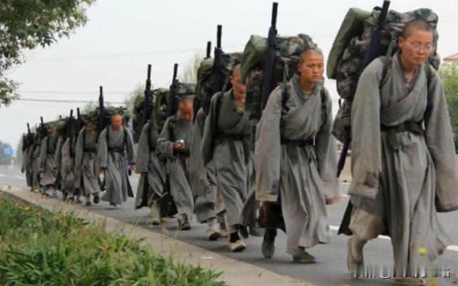 辽宁海城道源寺中僧人全部为女性，每天晚上十点准时睡觉，早上两点起床，每年中秋节后