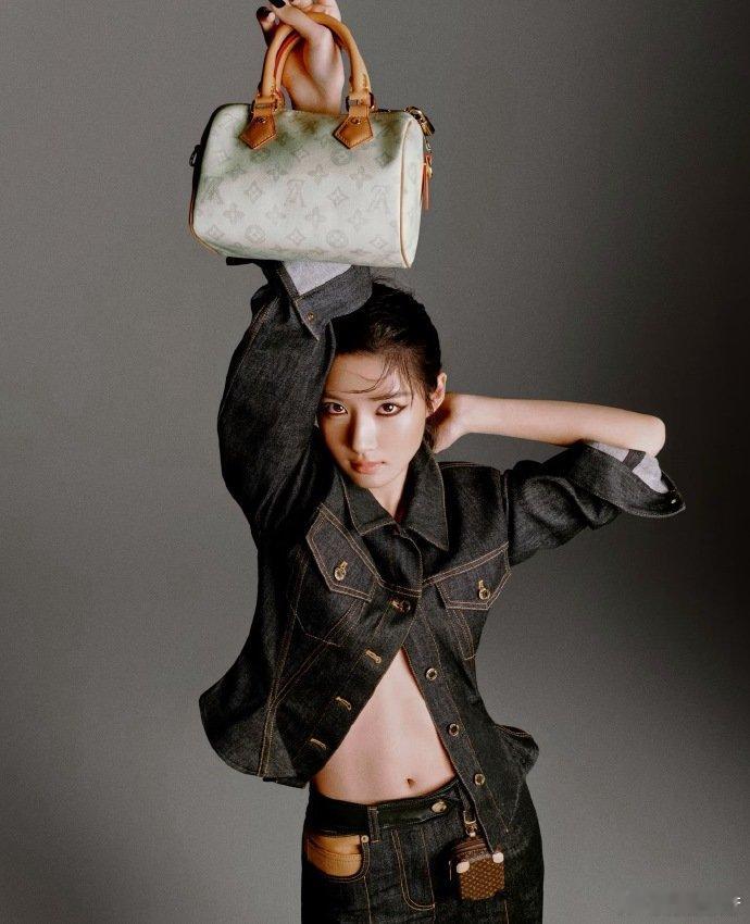 卢昱晓腹肌 一整个被惊艳到！卢昱晓的腹肌和马甲线线条超好看，噜噜晓这自律性，真的