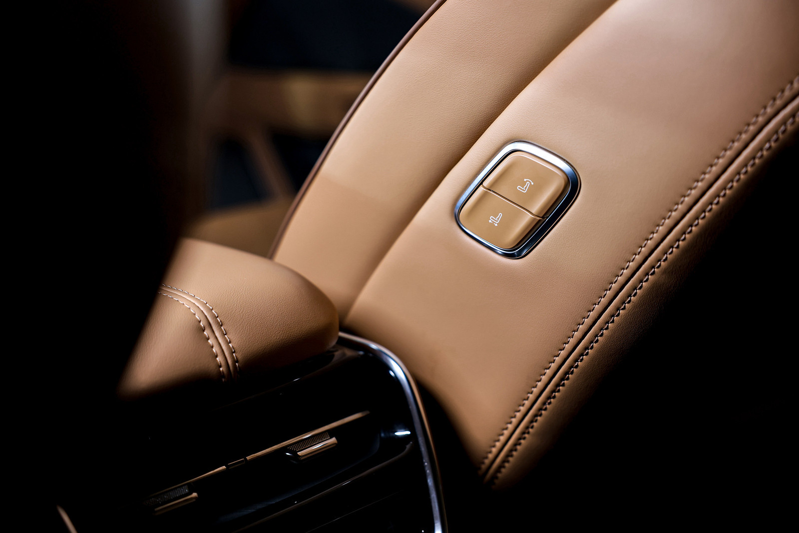 3月5日，广汽丰田铂智7正式公布预售，15.68万元—20.98万元的预售权益价