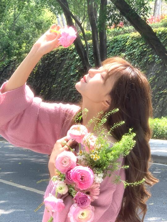 春天捧花拍照也太有氛围感了吧💐live图直出