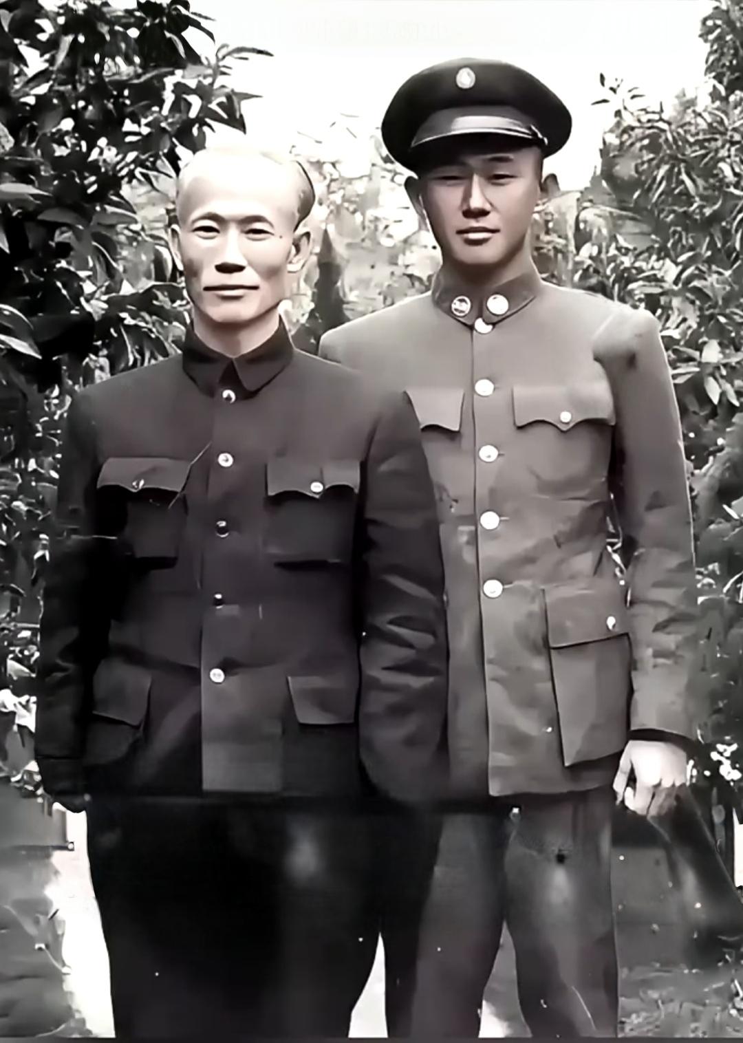 回顾时光老照片上世纪六十年代，陈诚跟儿子陈履安合影。