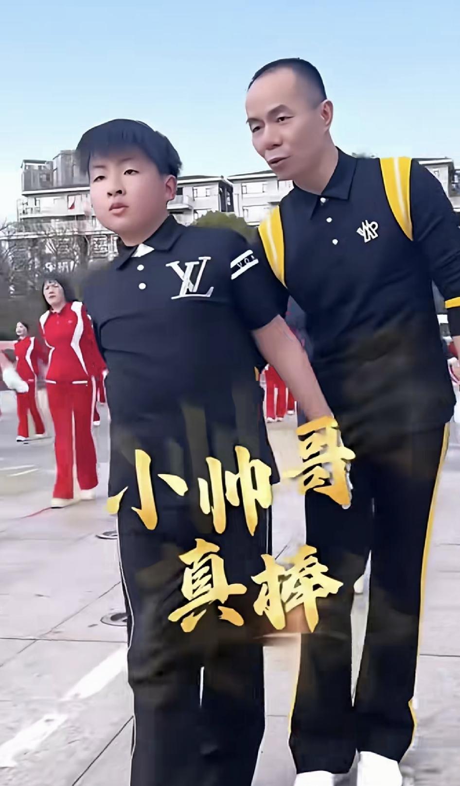 谁说暴走团只能是老年人的活动，年轻人和儿童同样可以参与。暴走团郭峰老师的爱徒，深