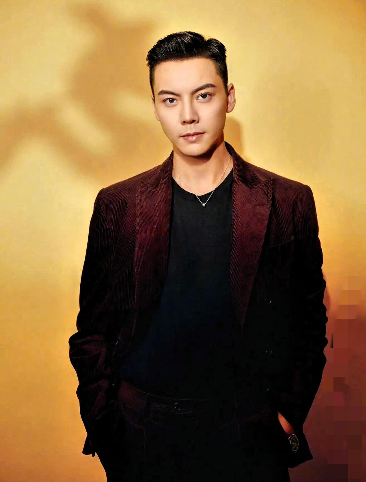 39岁陈伟霆官宣生子！三任女友两任离异，偏爱熟女藏玄机？
 
39岁顶流陈伟霆官