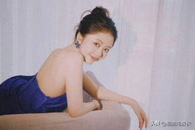 谭松韵，一抹清新的克莱因蓝