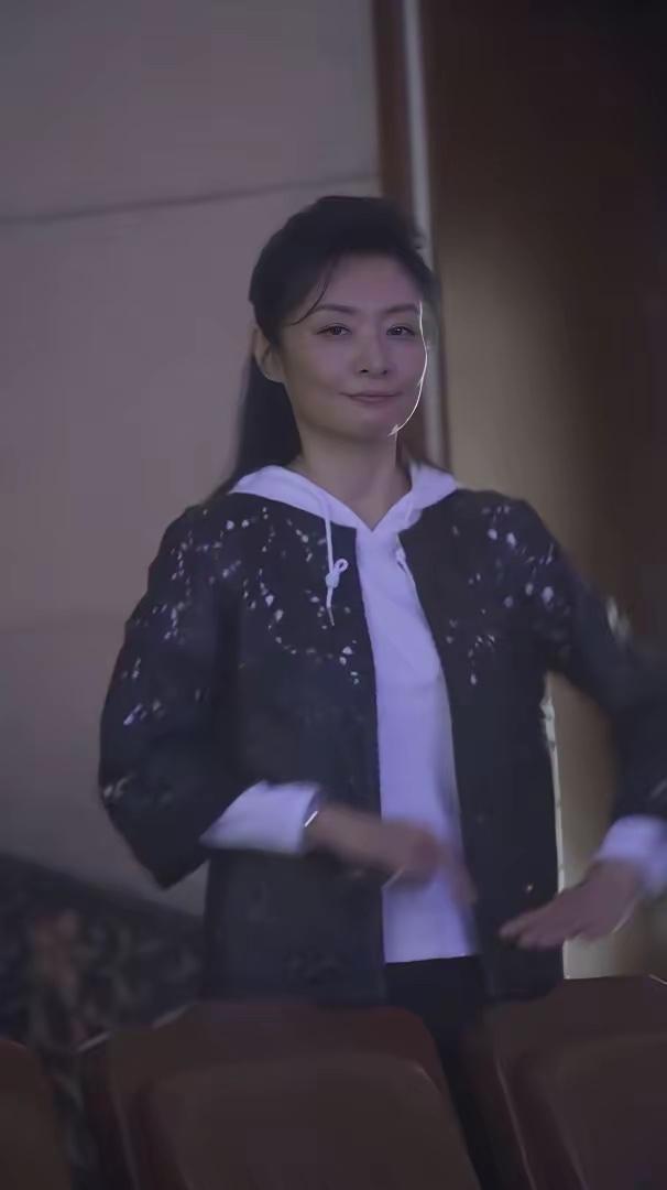 刘涛58岁了，还是这么有气质