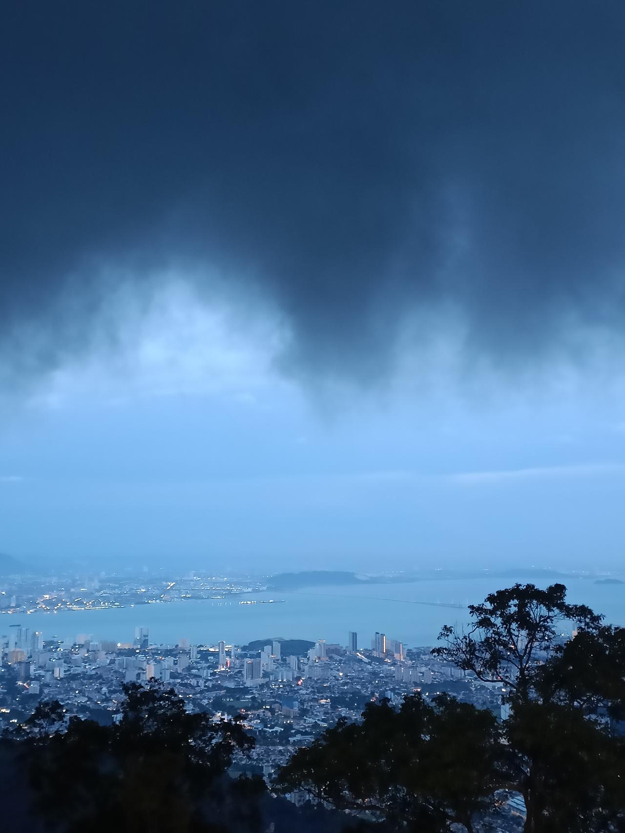 夏日生活打卡季槟城升旗山顶夜景