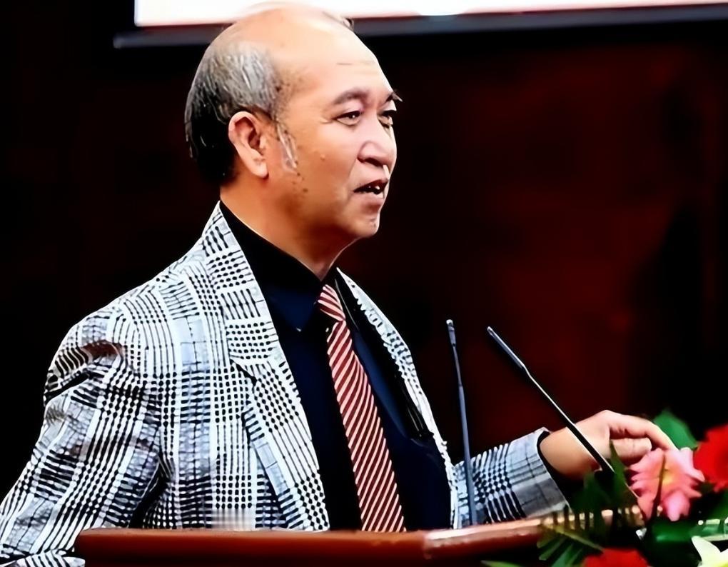 在1991年，年轻的赵泰来做出了一个震撼世人的决定：放弃亿万家产，选择成为英国国