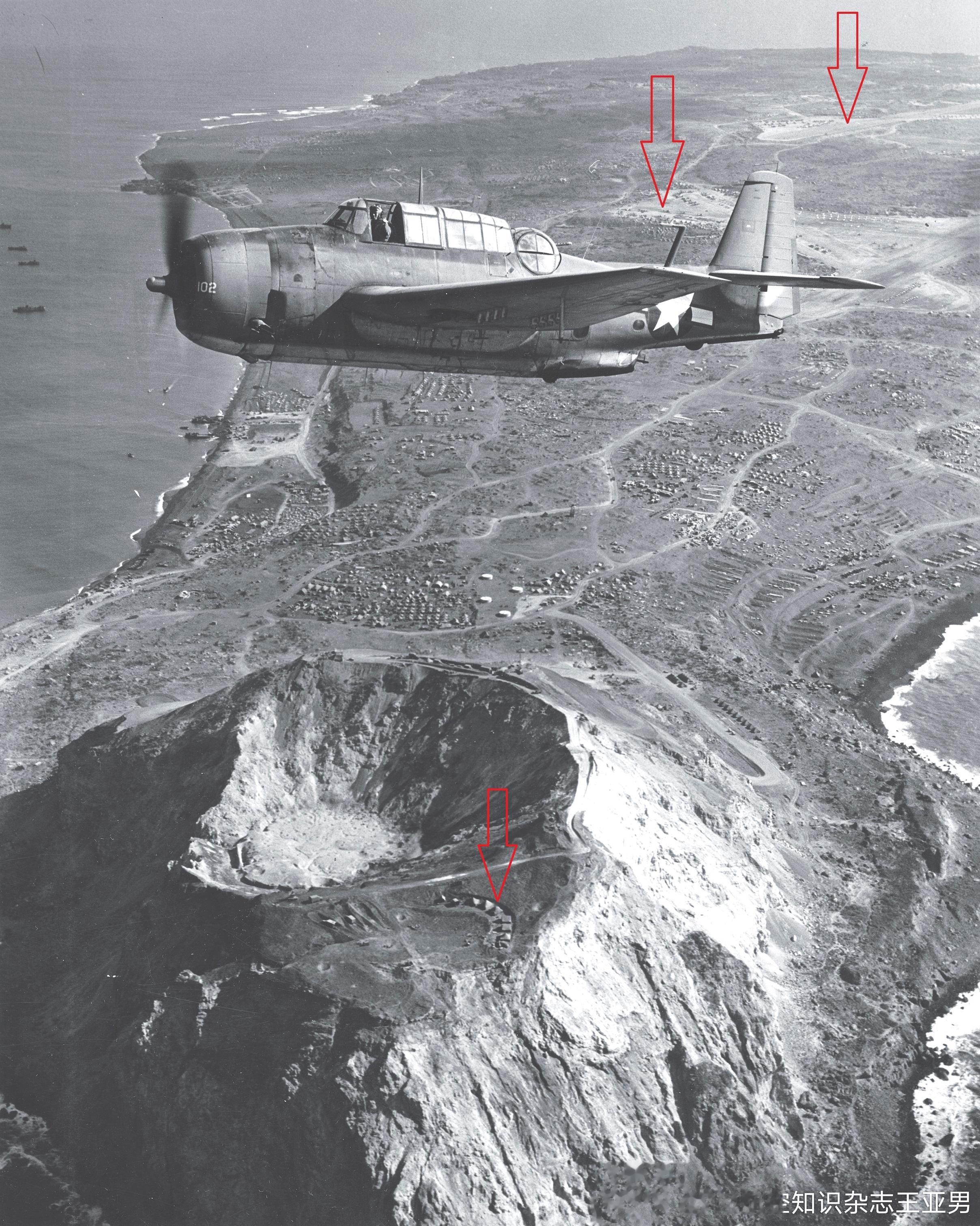 折钵山上复仇者图片来源 美国海军历史协会1945年3月，一架美国海军格鲁曼TBM