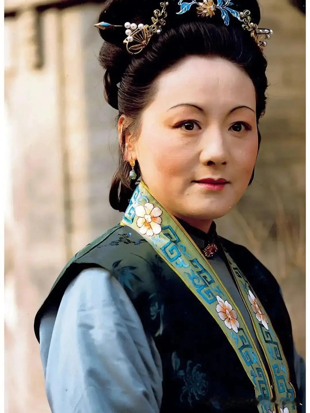邓婕，哀痛难忍！1月22日，一向低调的邓婕，突然通过社交平台发文，字里行间都是悲