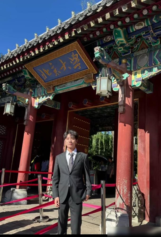 学霸就是学霸，鹏鹏太优秀了

与辉同行的鹏鹏考上北大研究生的事儿，我今天刷到的时