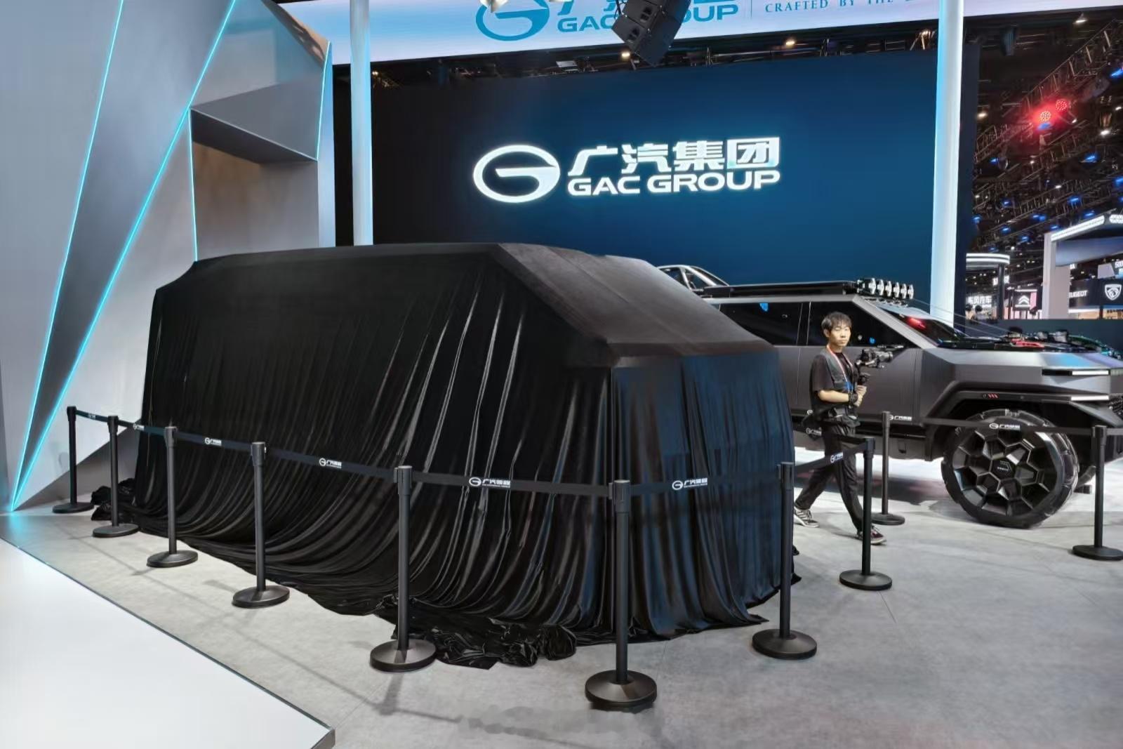 对了，车展第一天我拍到了广汽那台新van，但好像又完全没拍到……本来打算忙完回来