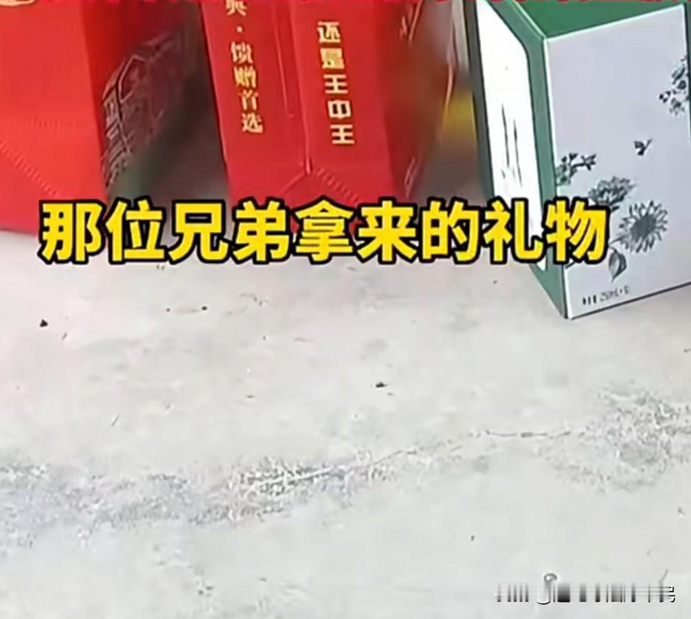 丈夫生病前周围有很多朋友，酒局不断，经常深更半夜的有人喊去喝酒，吃喝玩乐都是一群