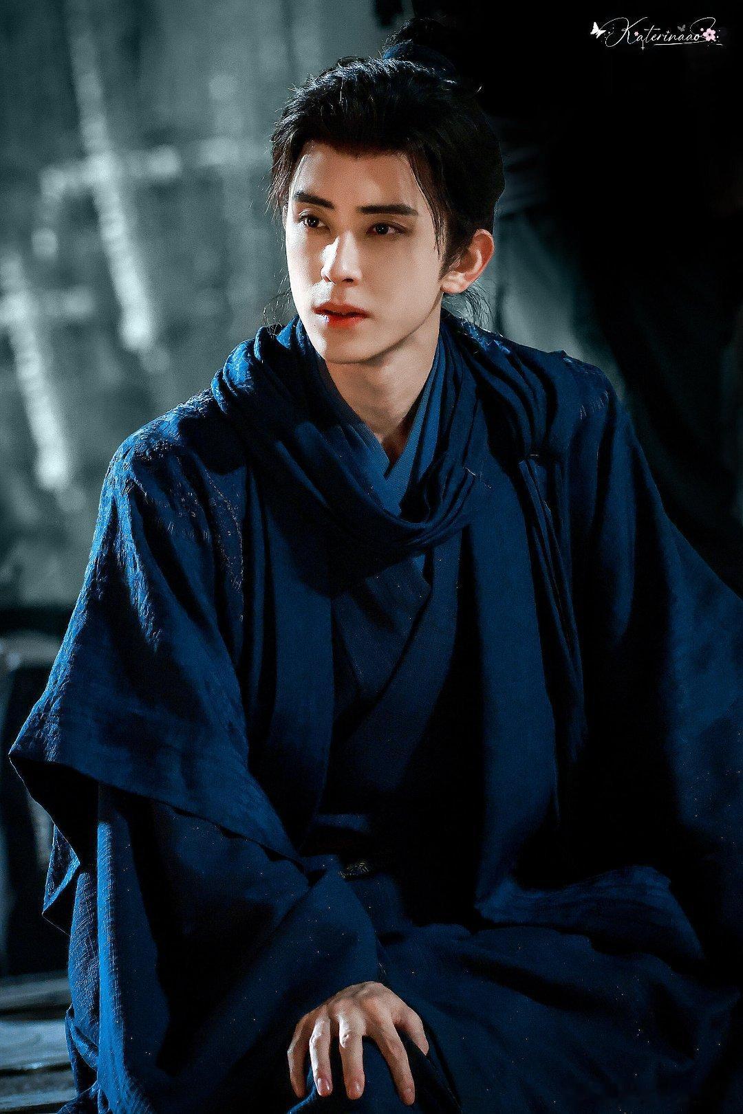 中二果真是敖瑞鹏的舒适区敖瑞鹏演着演着本体出来了敖瑞鹏 少年感拉满，中二又热血，