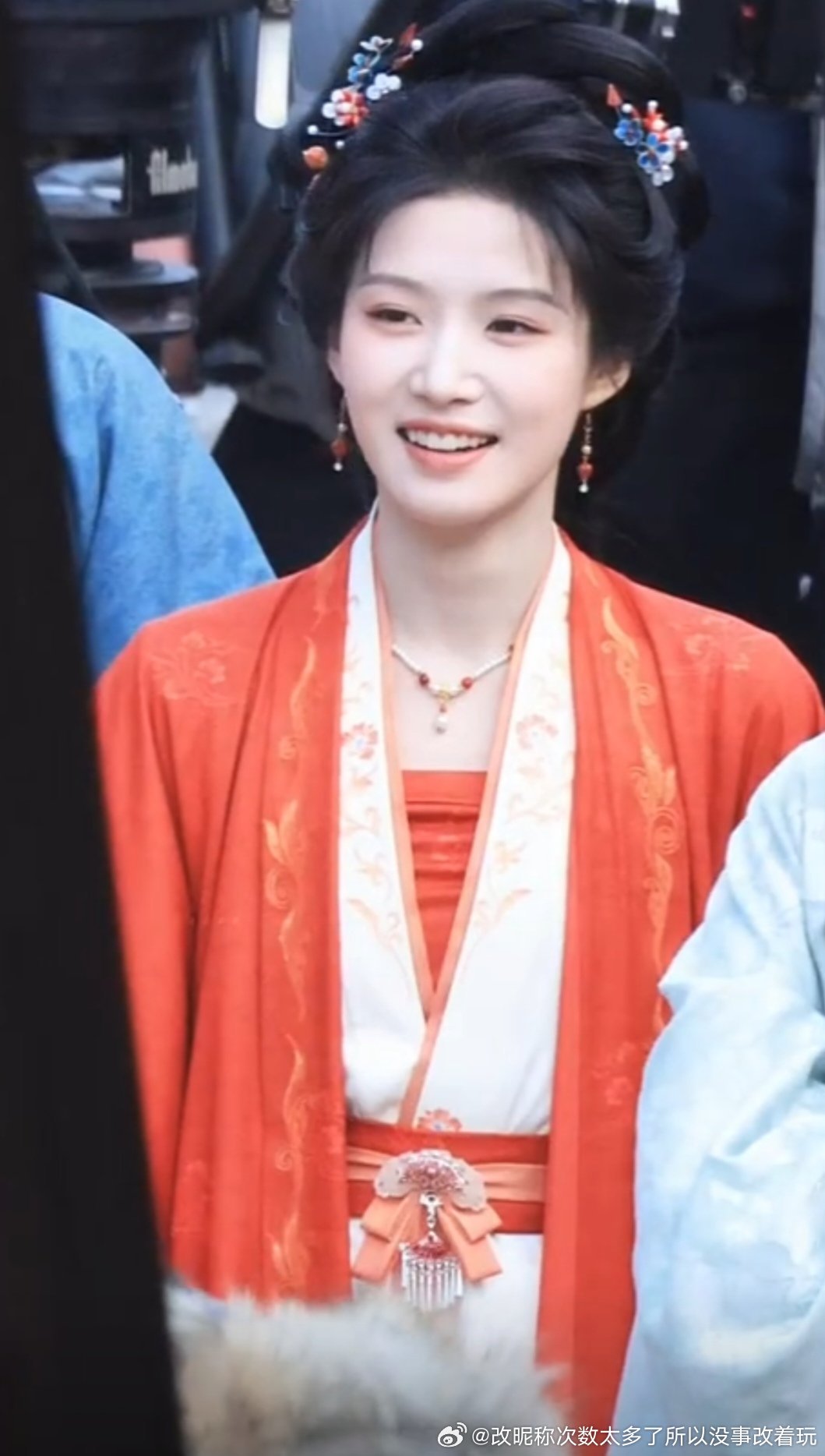 宽脸阔比小眼的长相4姑且算之前说楚然那种“正常美颜”就是P白P无暇但整个人五官脸