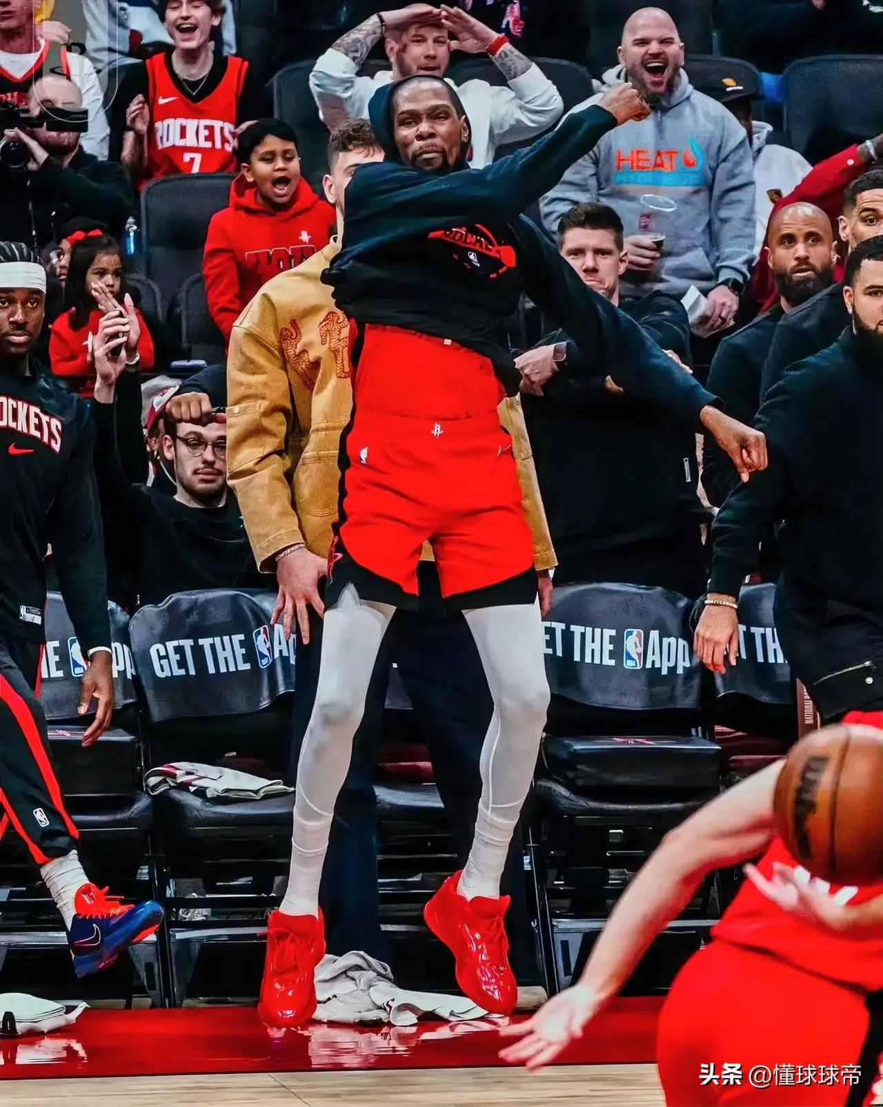 杜兰特晚节不保，加盟火箭后把火箭从上赛季第2带到了第6！

去年NBA常规赛火箭