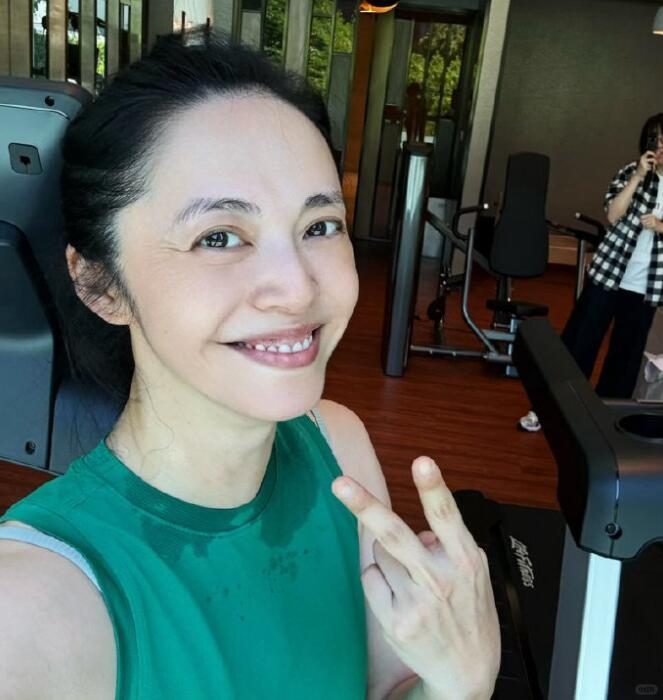 姚晨的魅力，一句话概括：长相有辨识度、演技能扛、头脑清醒、活得坦荡，越成熟越有味