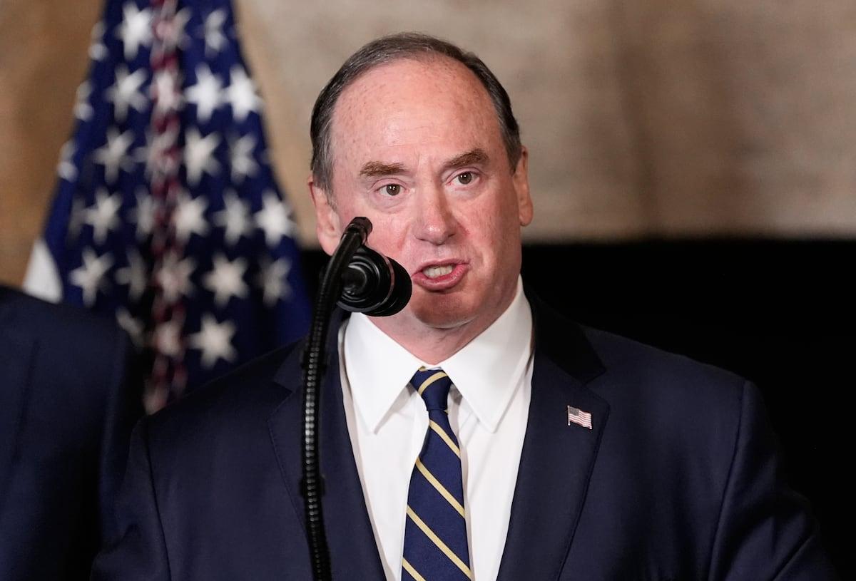 突发！美海军部长约翰·费伦被解职，副部长洪操临危受命。
　　这是特朗普总统第二任