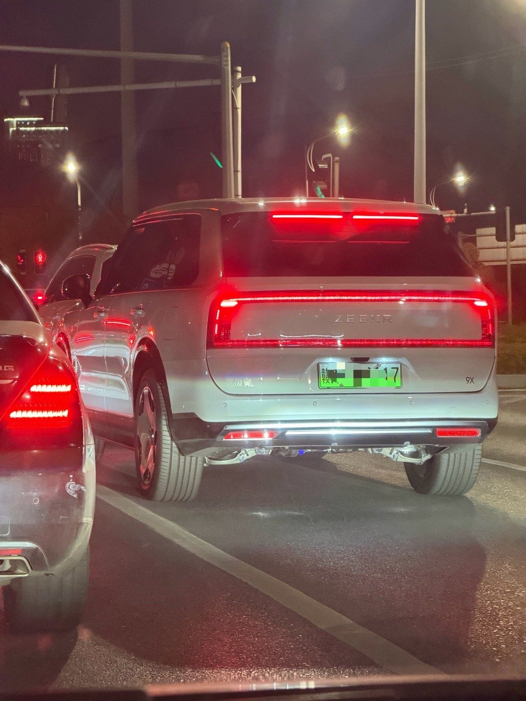 极氪9X还是太权威了，一眼看过去就是豪车范