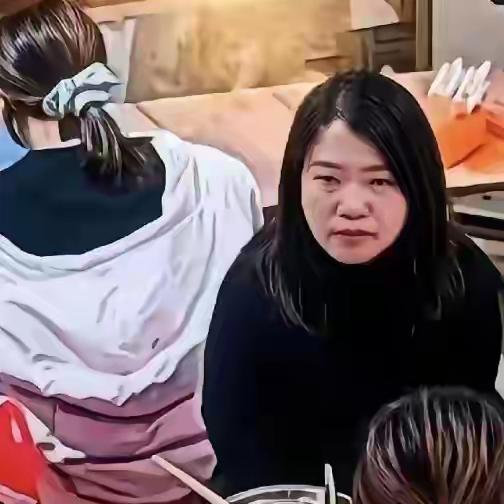 保定泼汤女一看就不是善茬，满脸横肉。

相信她现在已社死，社死的结果不会很好，或