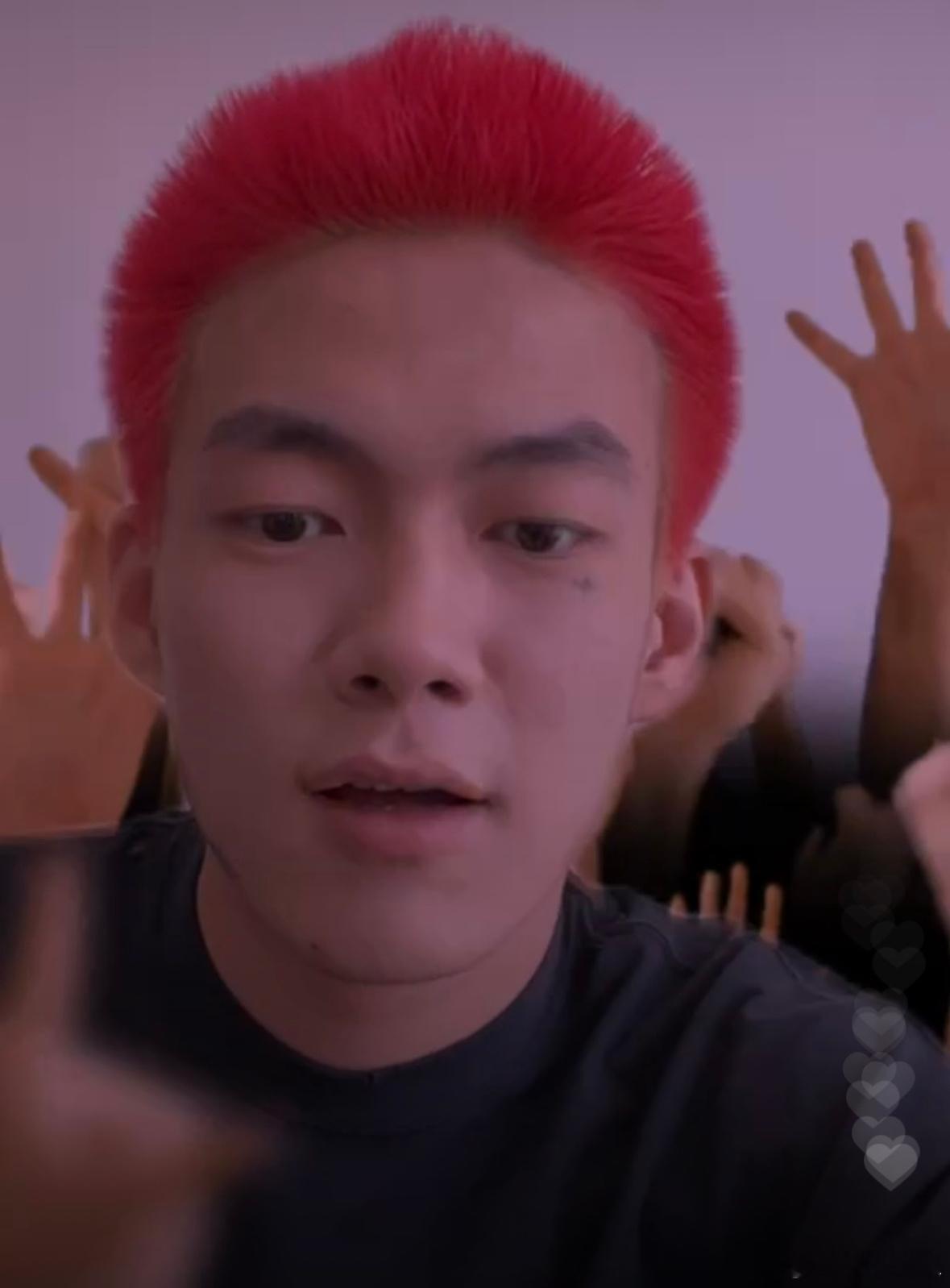 这张是被他害过的人，找他索命呢 