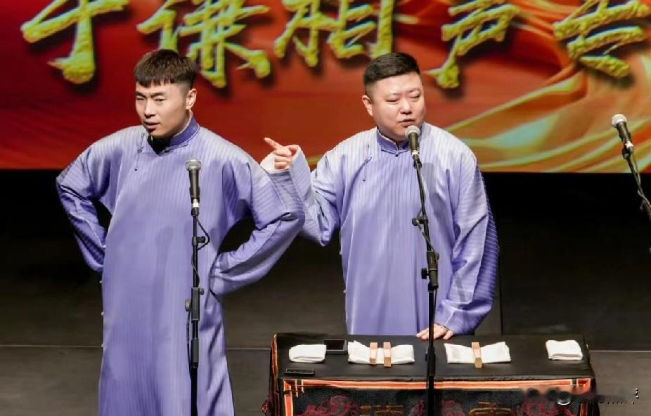 张九南这算是支棱起来了！

荣升十队队长之后，就跟着师父去海外巡演了！

鼓曲社