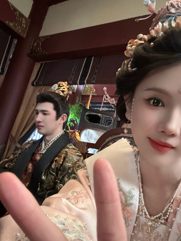 逐玉皇帝一怒之下怒了一下管云鹏内娱史上最窝囊皇帝不愧是内娱最窝囊皇帝，想耍威风都