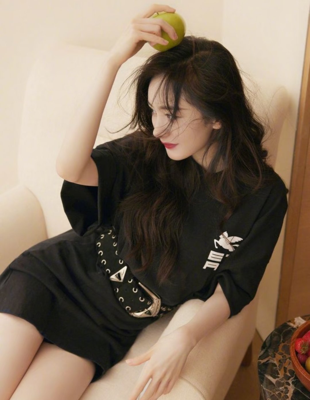 杨幂太美了[送花花][送花花] ​​​