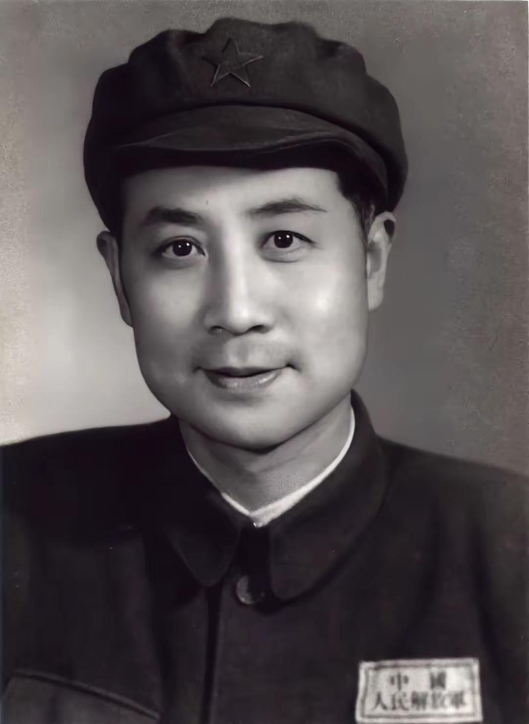 1946年，国民党特务向戴笠揭发李时雨可能是地下党员。可没想戴笠听闻此事后，却是