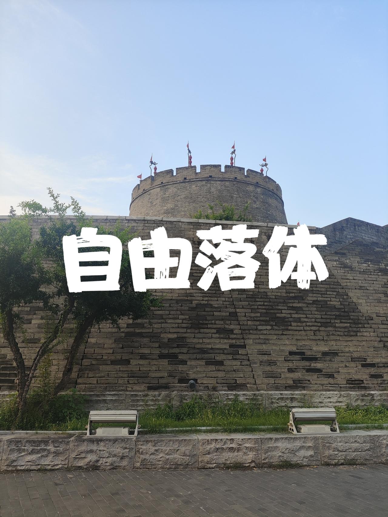 中美脱钩，谁更难受？
就在特朗普不停挥舞关税大棒的时候，美国人却在痛苦的忍受！