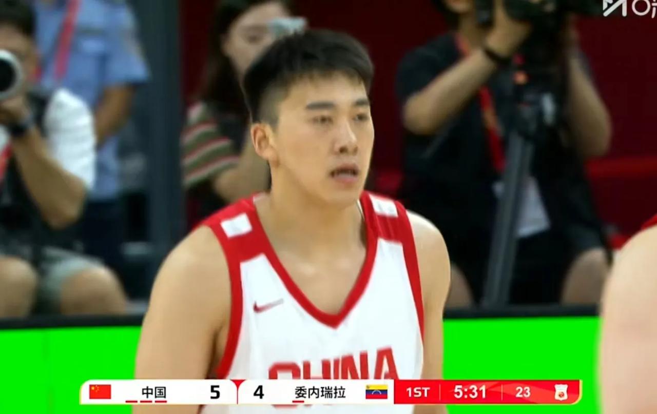 中国男篮与委内瑞拉男篮的第一场热身赛刚刚结束，最终中国男篮77：49大胜对手。这