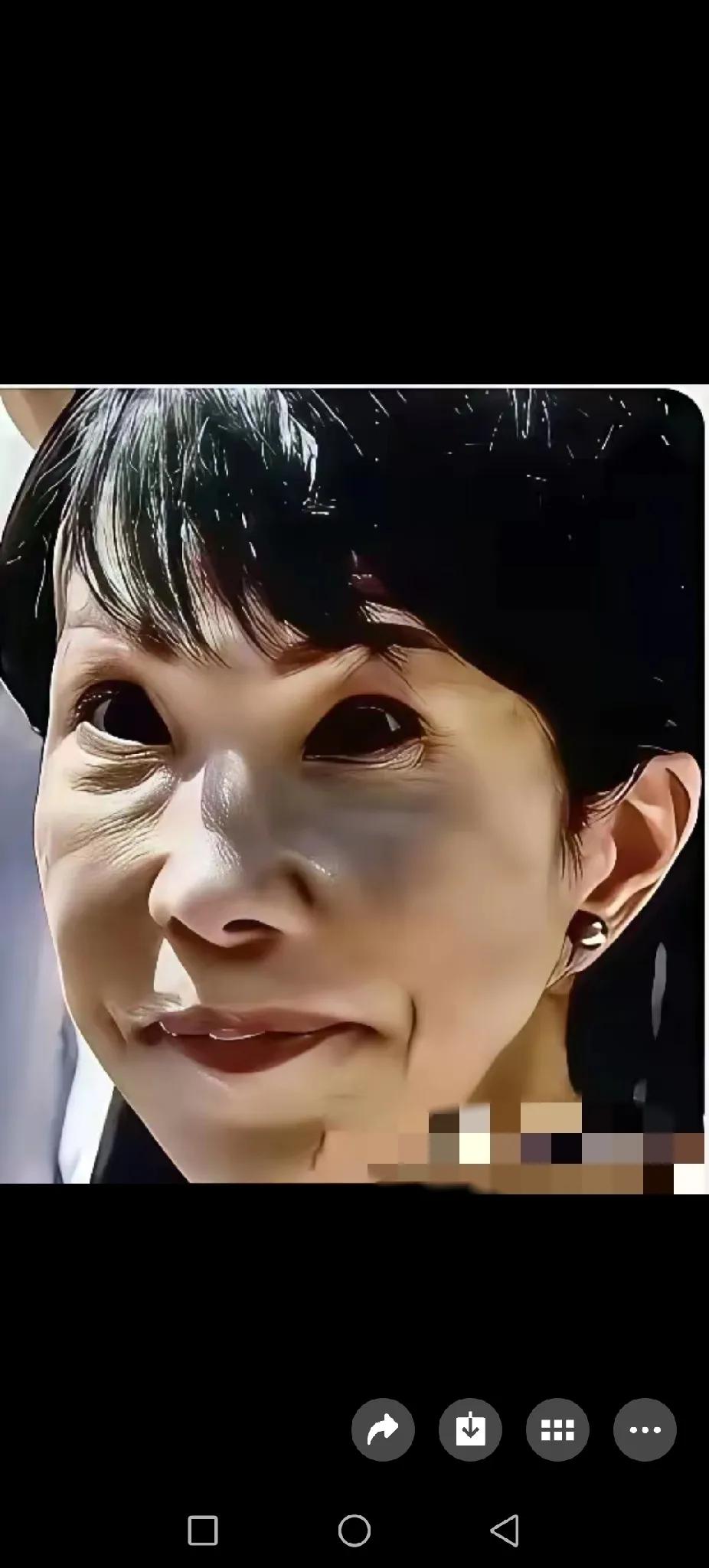 高市早苗在某总统面前小鸟依人，温柔似绵样，不管是真笑还是假笑，总是一直在表演笑比