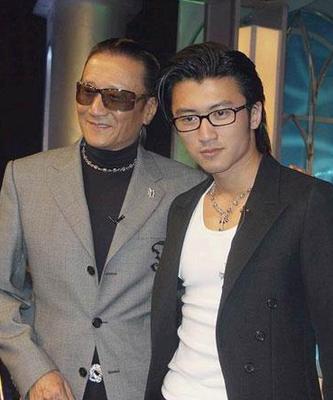 娱乐圈中有哪些是父子关系？
[熊猫]成龙和房祖名：成龙是国际知名的武打演员，而他