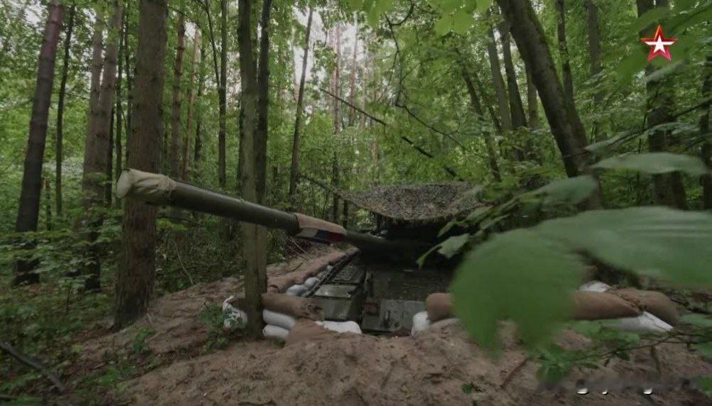 🇷🇺俄罗斯海军陆战队的T-80BVM坦克。