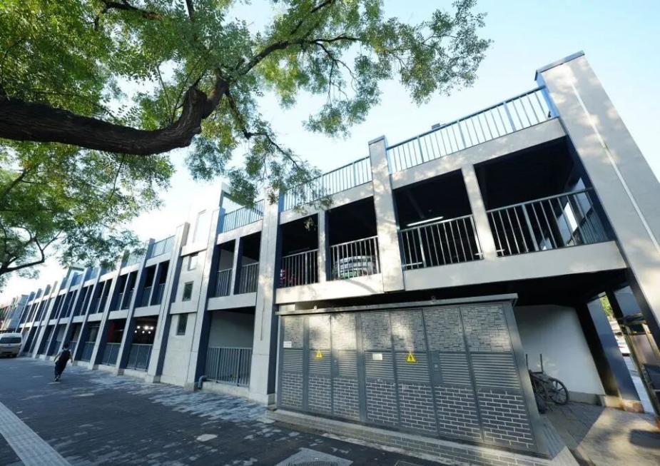 【新增98个车位！西长安街街道128天“空间革命”温暖老城胡同】在老城胡同里，一