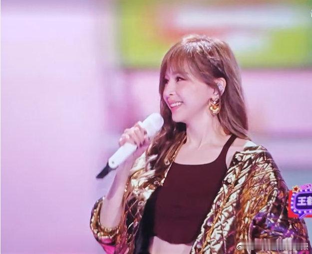 王心凌六分钟全开麦唱跳谁能拒绝王心凌的六分钟狂欢！全开麦唱跳稳如CD，《Hone