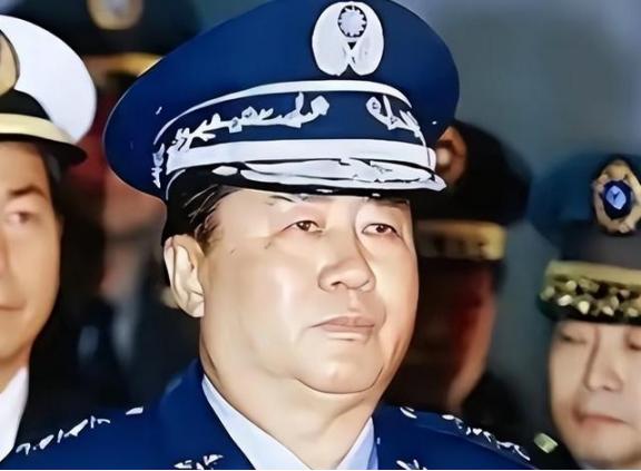 台湾首任军事大学校长，退役上将夏瀛洲曾说：当年佩洛西窜台，解放军趁势突破了海峡中