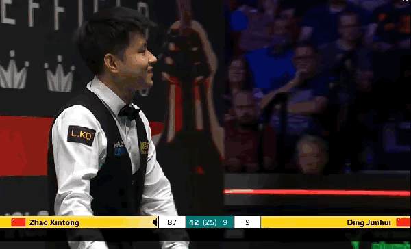 比赛结束，赵心童本想拥抱一下丁俊晖的。4月26日，在斯诺克世锦赛的第二轮，赵心童