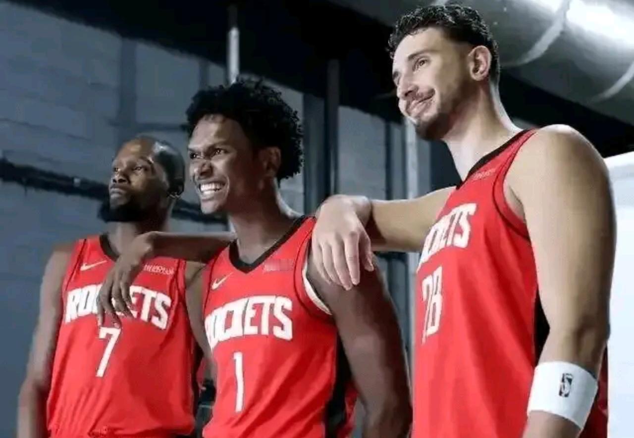 目前这只火箭队最不能交易的就是申京

就算申京有时软脚蟹，撅屁股，进攻手段选择便