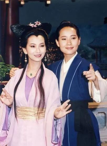 白蛇小青 芒果是懂我们想看什么的看着赵雅芝和叶童同框，真的是满满的回忆啊！三十年