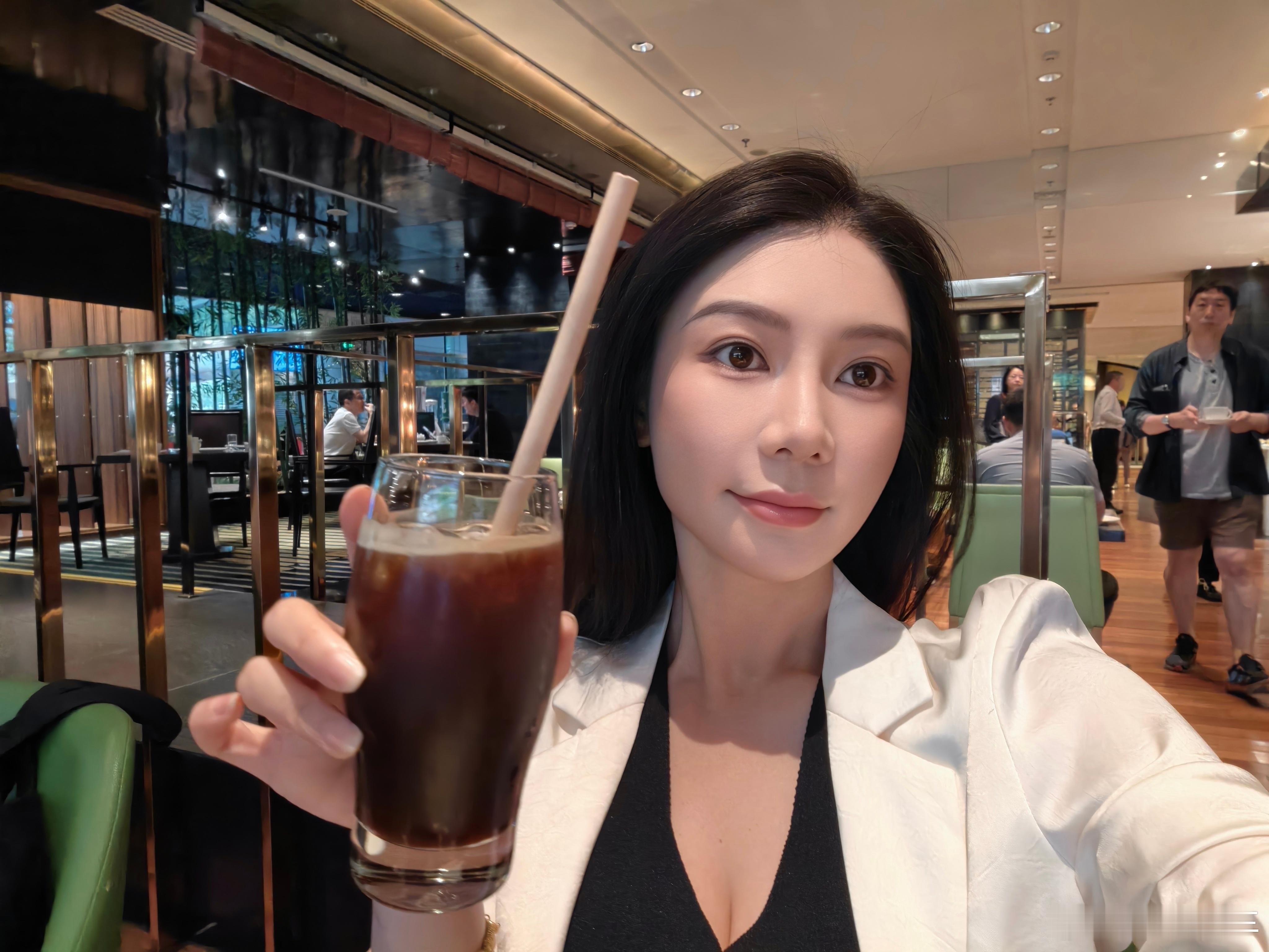 喝杯冰美式，一天都美事☕ 