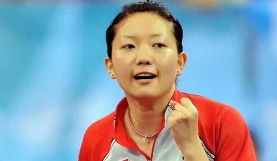 新加坡女乒一姐李佳薇，如今回国发展了。她本是北京的姑娘，当年面对新加坡乒协的吸引