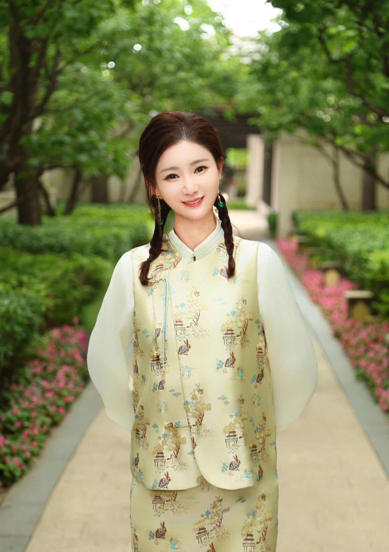 爱上戏腔从邓超予闲人填梦开始本不钟情戏腔，邓超予却用《闲人填梦》打破偏见。她将民