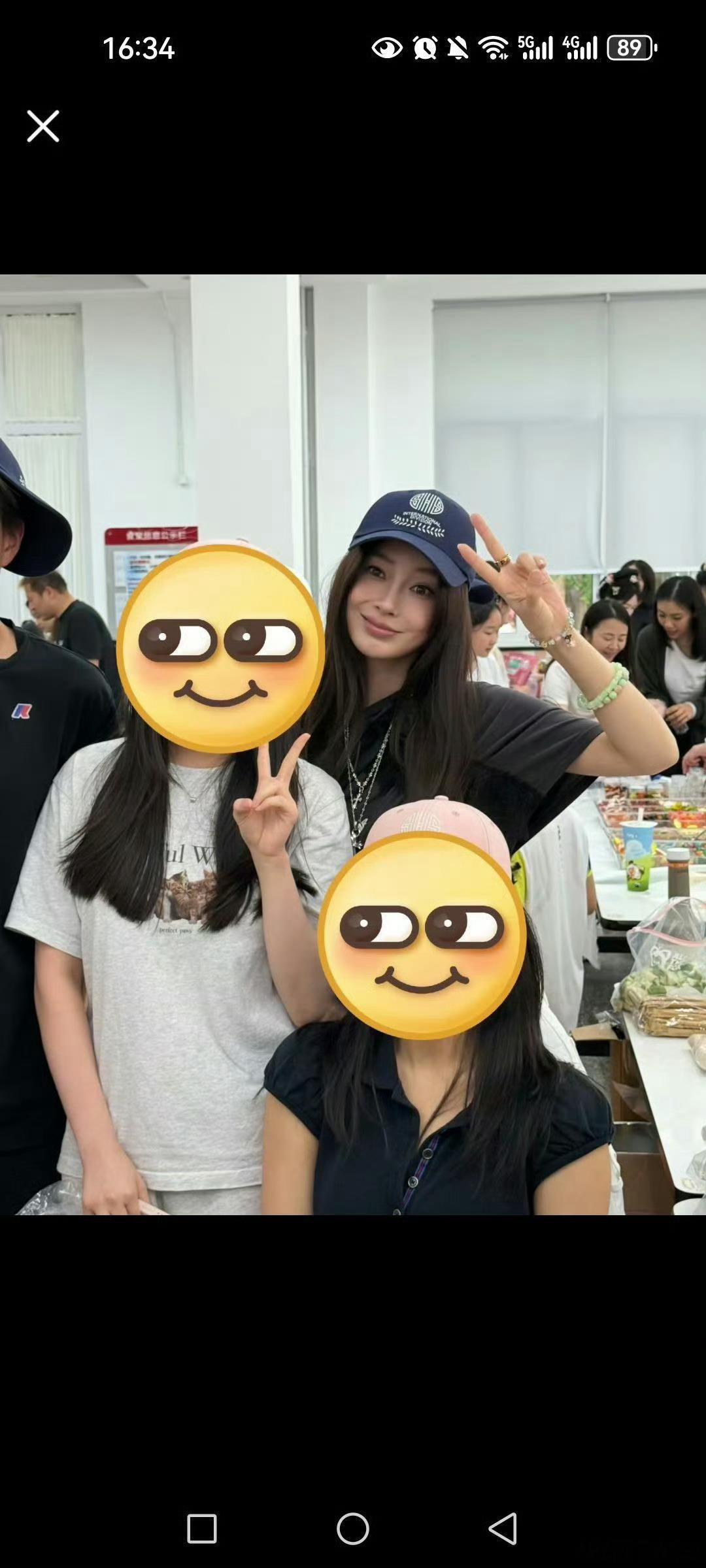 angelababy参加小海绵学校公益活动baby参加小海绵学校公益活动了，还跟