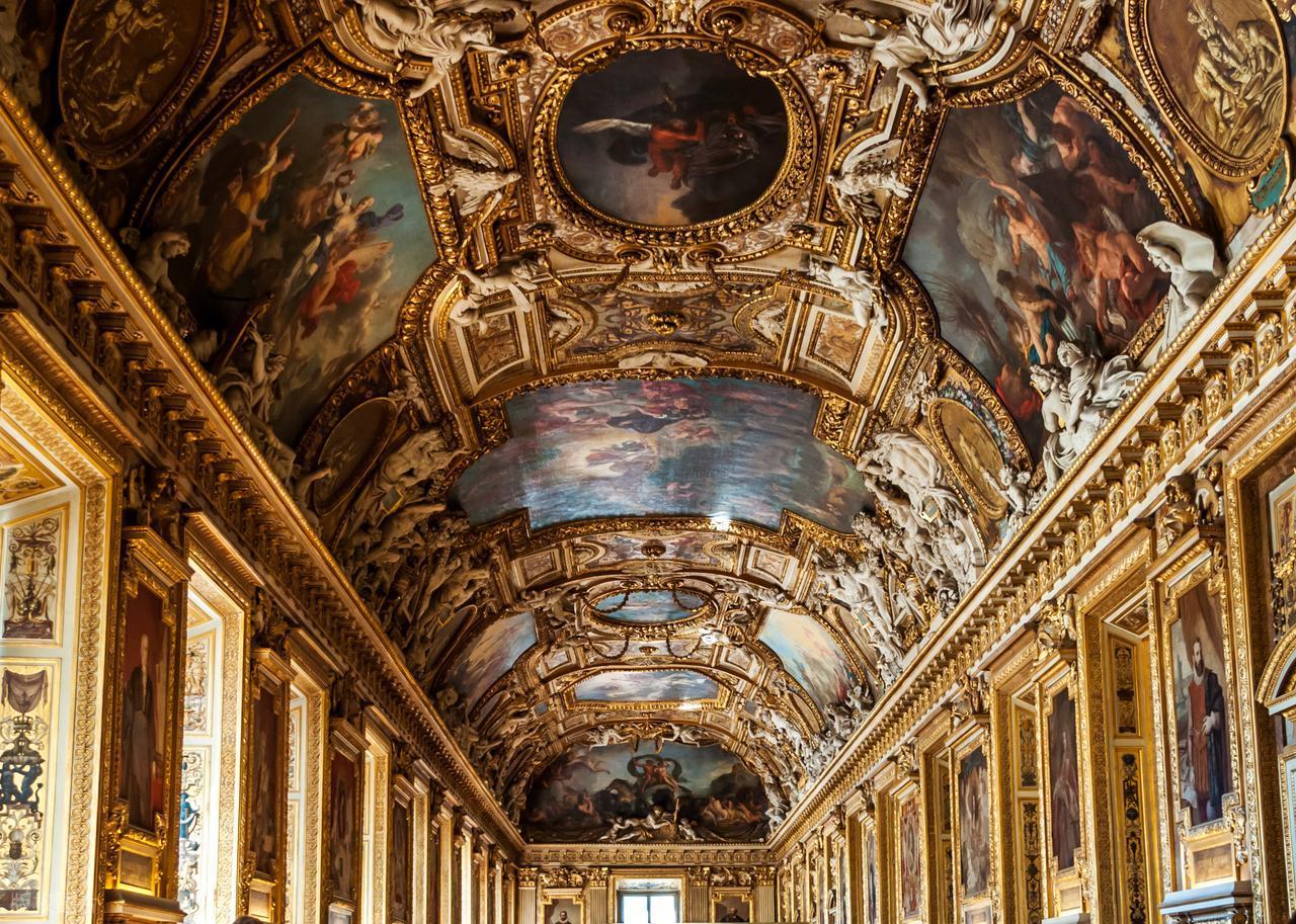 数名蒙面人闯入！卢浮宫多件藏品被盗

2025年10月19日清晨，数名蒙面嫌犯从