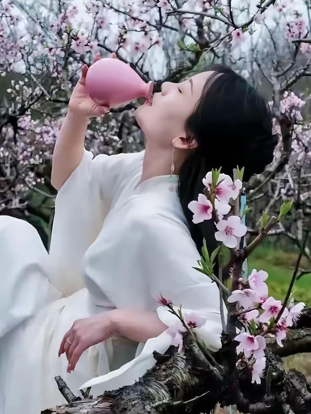 捣练子·桃下醉春 
桃树下，酒一壶，
醉倚春风倩谁扶。
最是枝头花解意，
肯将岁