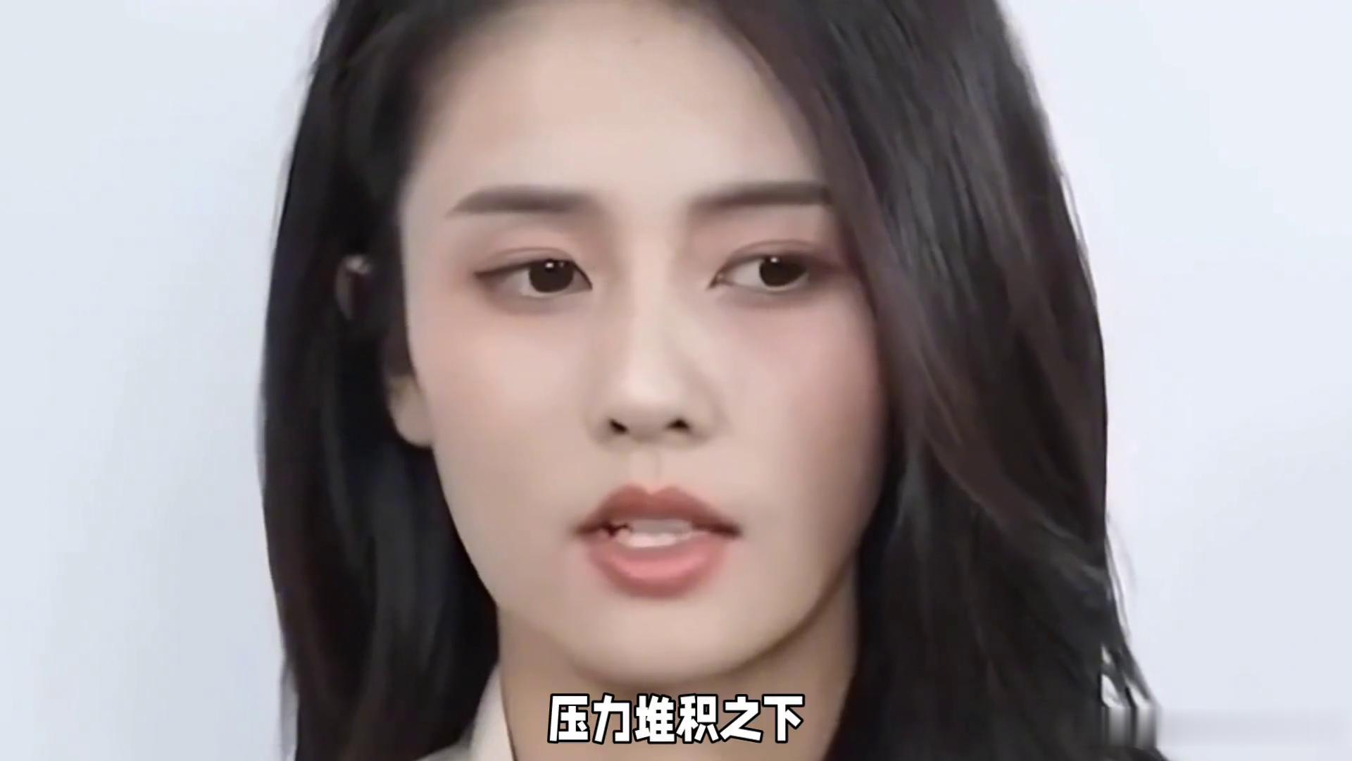 一句话：是真的，《莫离》里叶璃手臂的咬痕，是白鹿实拍时自己真咬出来的。事件（6月
