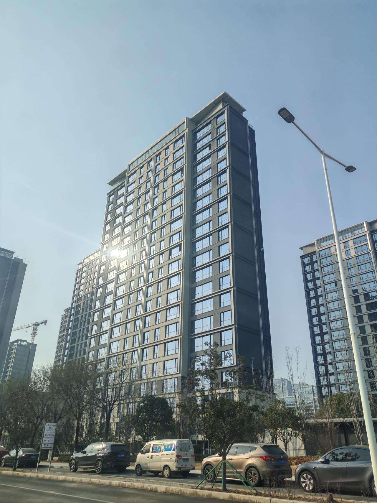 昨天听几个伙计聊天，说现在正在打击网络唱衰房价者，有些博主要么被警告要么被封号了